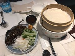 孜然羊肉松配京葱及自制薄饼-港丽餐厅(高德置地店)