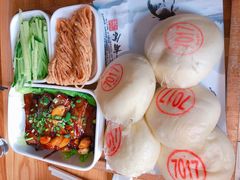 土馒头配大块肉-7017味道工厂(三墩店)
