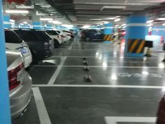 -白玉兰广场停车场