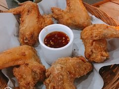 炸鸡翅-Naughty Nuri’s Phuket
