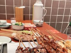 -何妹湿辣牛肉·粤式烧烤砂煲(桂雅路店)