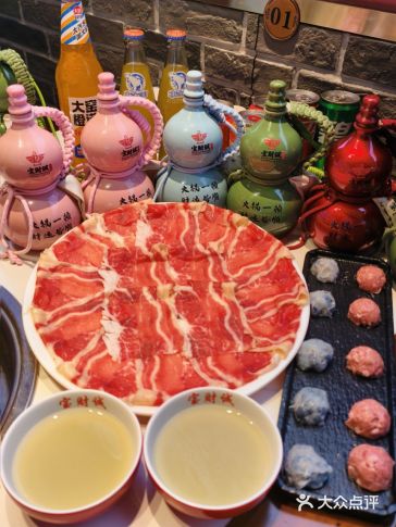 在涮肉店喝豆汁儿这太地道了