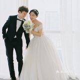 摄影师为了拍完这对客人，已经用光了她所有会的英语