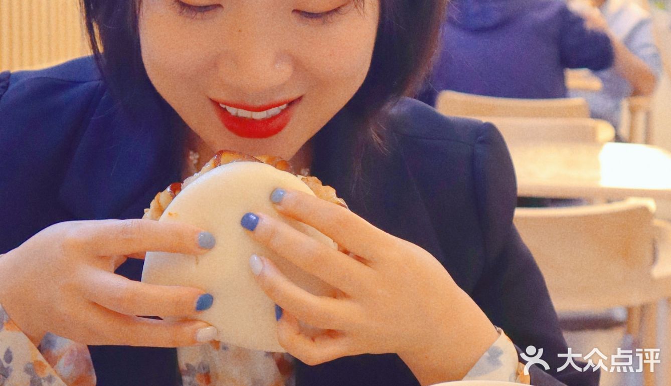 陕西关中特色美食粉蒸肉笼笼肉夹馍美滴很