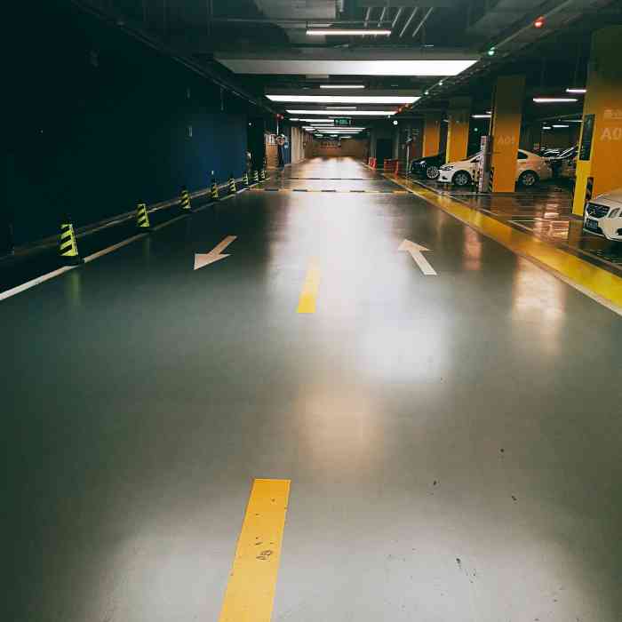 奥体中心地下停车场