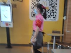 -麦当劳(广州南站B10检票口楼上)