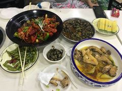 -虾弄弄海派小龙虾·牛羊蝎子火锅