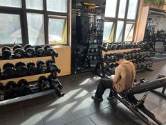 -岩顶健身(玄武店)