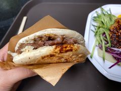 腊牛肉夹馍-清真盛志望麻酱酿皮·非遗老字号