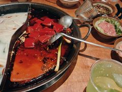 -周小明火锅(黑金冠社区店)