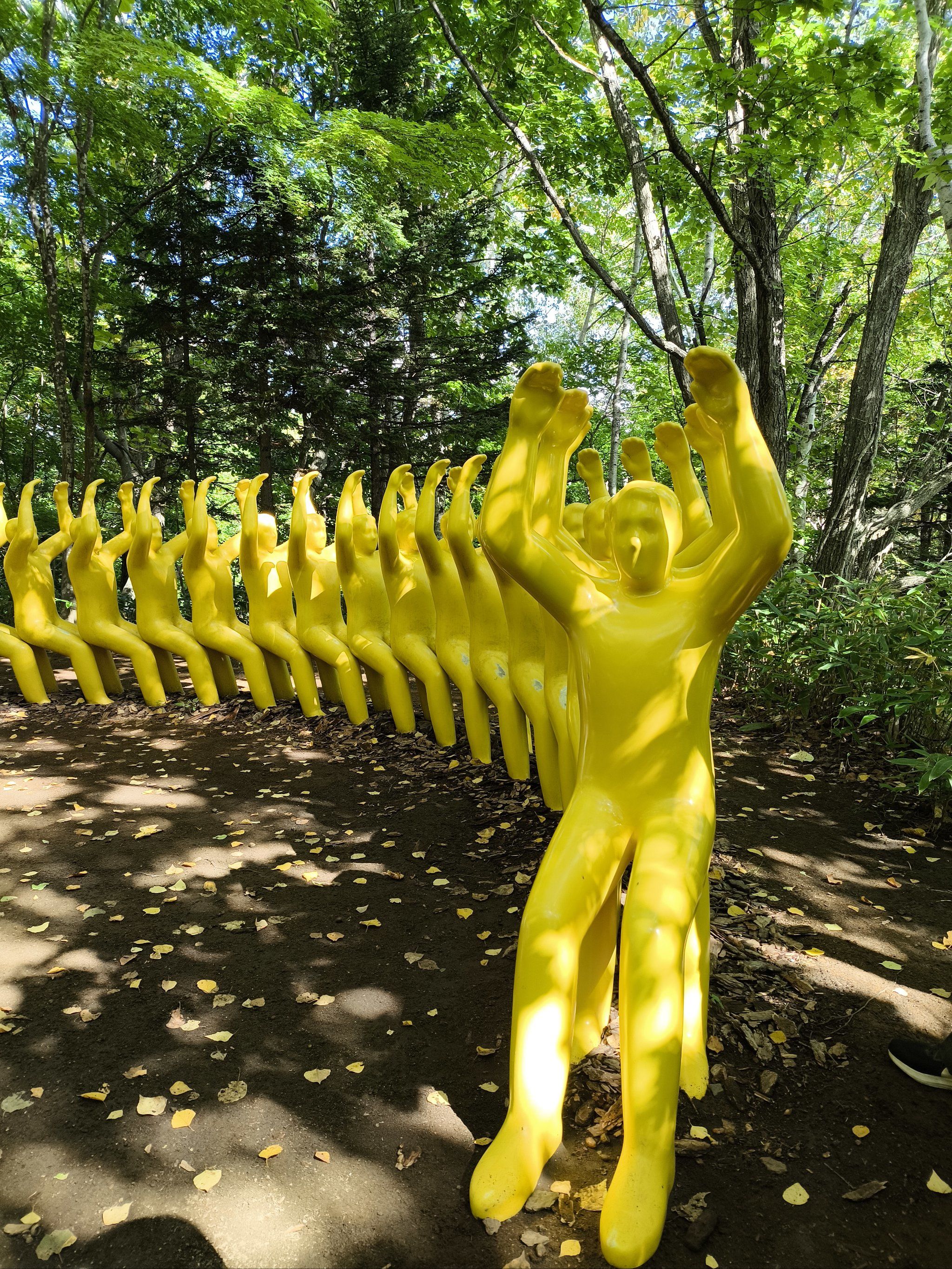 0元玩转这座城森林艺术雕塑公园,建在一个开阔的山地里