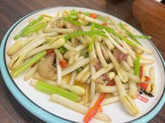 花生芽炒腊肉-民间瓦缸煨汤館(嵩山路店)