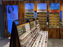 -LOOK眼镜·蔡司依视路配镜(宝山万达店)