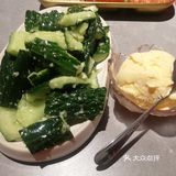 烤羊腿 这家店非常的好找,远远就能看见他家的招牌