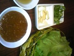 包烤牛肉的生菜辅料-郑阿姨的家·이모네·韩料&烤肉(武川路店)
