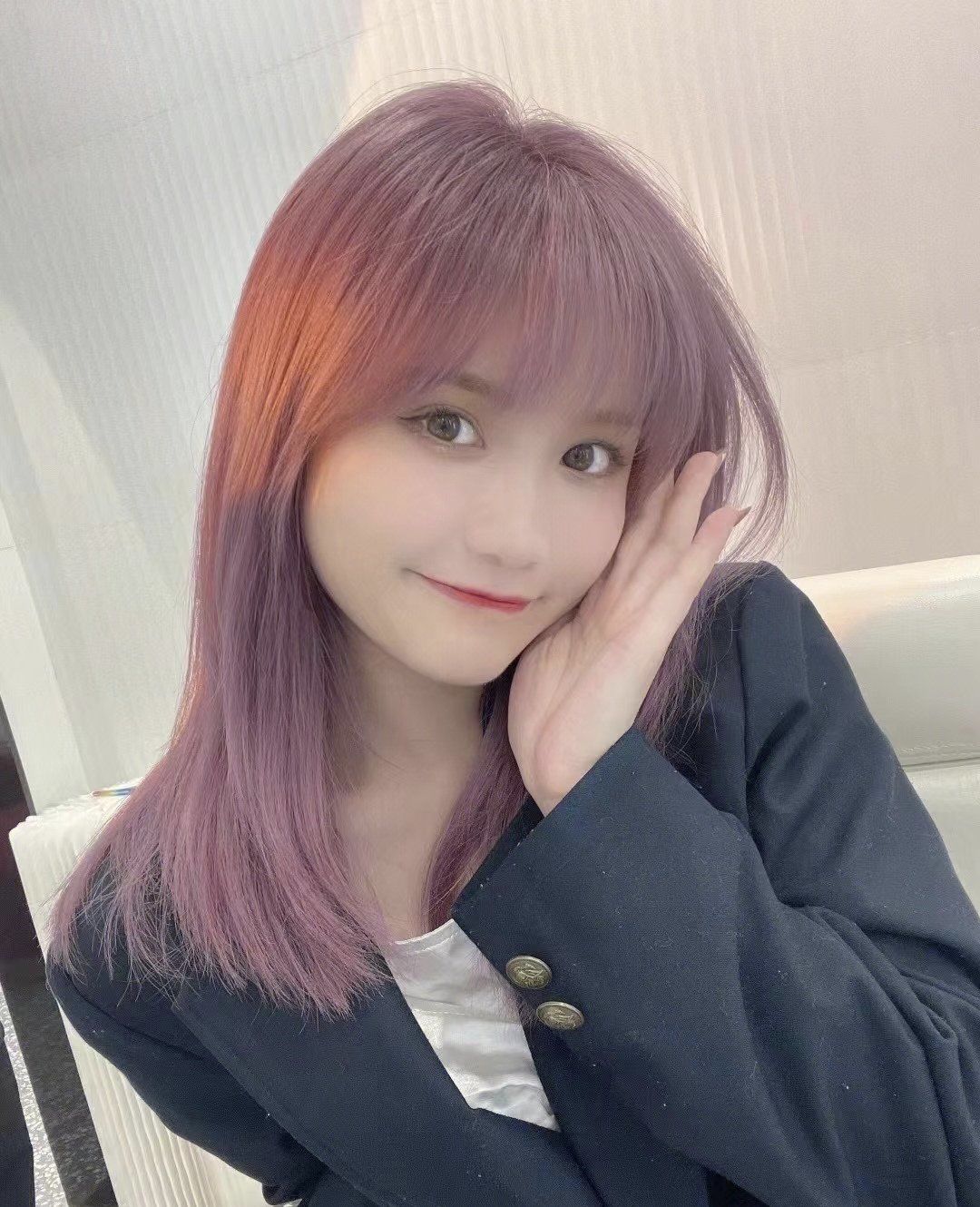 女十雾霾紫灰发色
紫灰色 #雾霾紫发