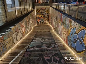 高沙路地铁出来吾角天街霸王茶姬对面服装店后面就是啦