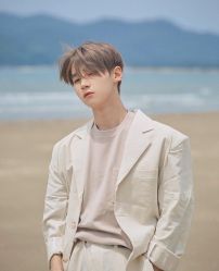 -变画·发型STUDIO