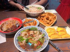 -爆炸头阿姨小四川正宗川味小吃(无任何分店)