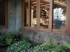-Chom Cafe and Restaurant