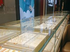 -奎屯友好时尚购物中心