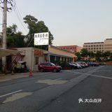 一百块就能吃到原价两百多的菜，四菜一果盘，两也足足的