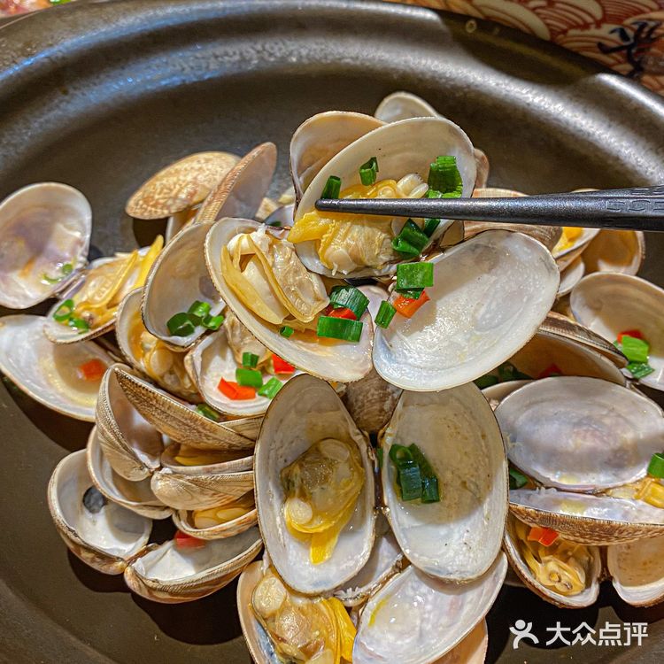 他们家主打生腌熟醉，最近出了焗海鲜系列