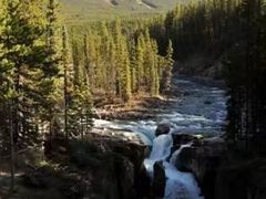 -阿萨巴斯卡瀑布观景点