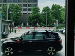 -上海星瀚奔驰4S店(红柳路店)