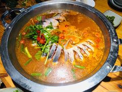 -野山舂·贵州现舂酸汤火锅(鸿通城店)