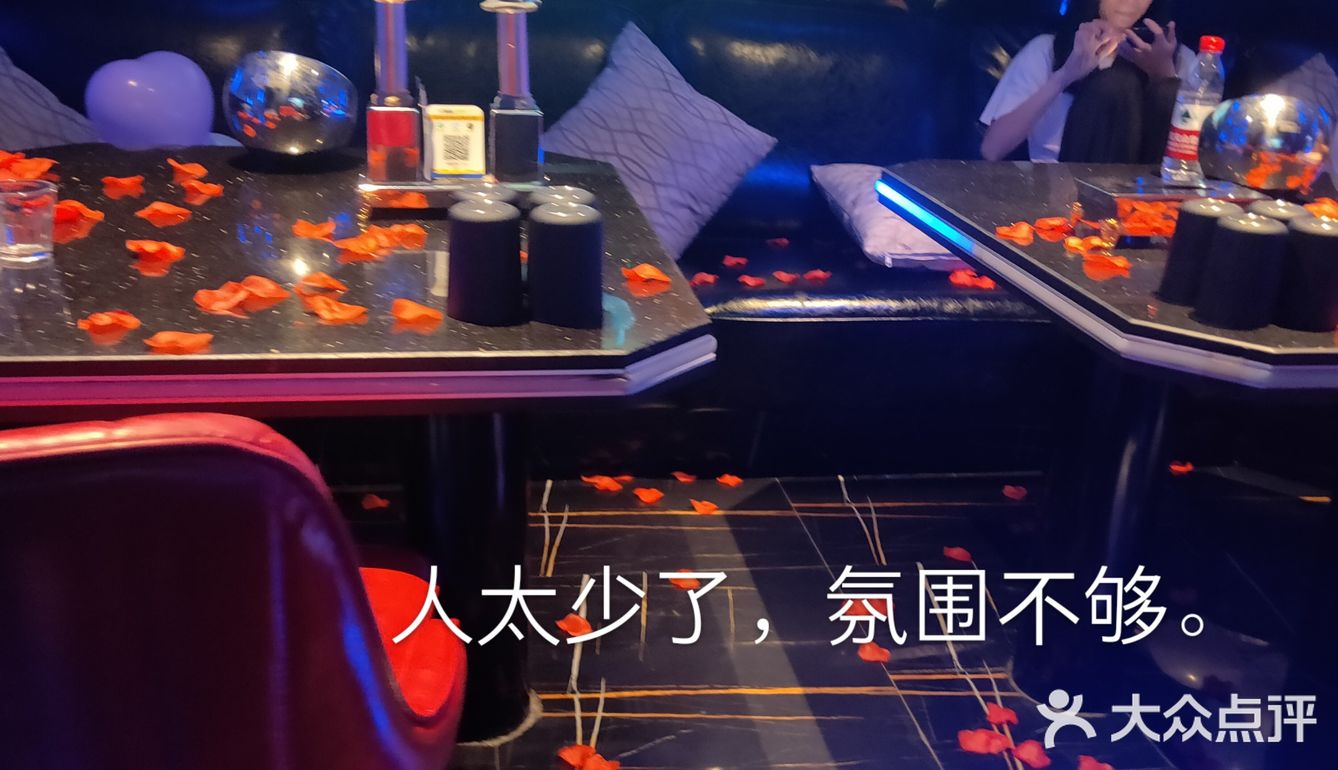 偷溜出来唱歌的宝贝，会不会被抓回去？