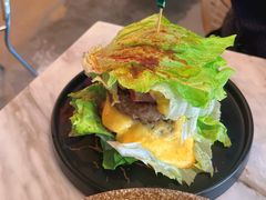 生菜牛肉培根汉堡-the rug 飞毯 (朝阳公园店)