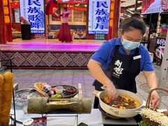 -刘姐啤酒鱼民族演艺餐厅(西街总店)