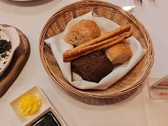 餐前棍包-塞纳河法国餐厅(意式风情街店)