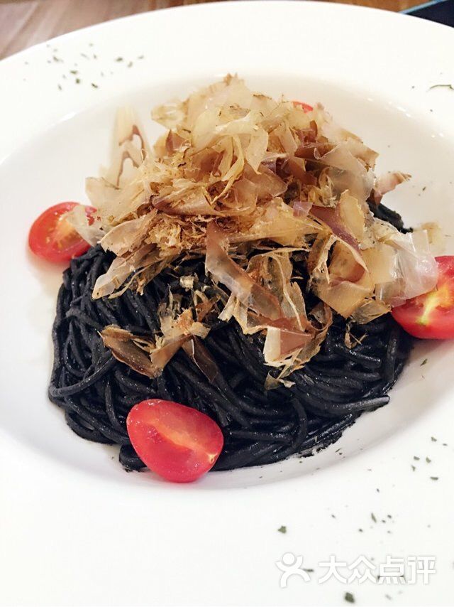 蒜香墨汁意大利面