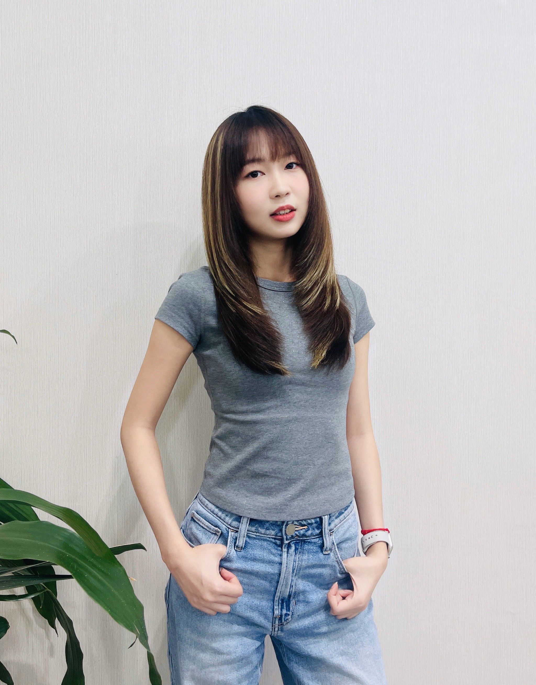 女生长发可以尝试的一款层次感剪裁