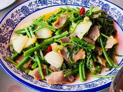 水蕨菜炒腊肉-瑶河山里菜