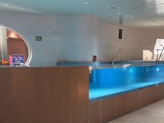 -涨巢·潮玩水疗局