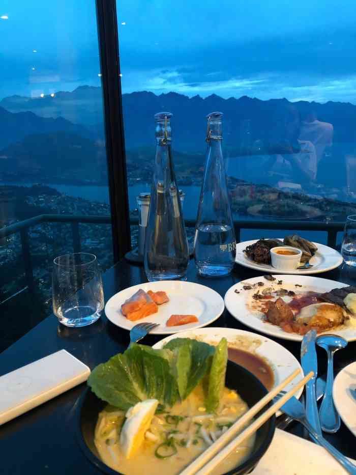 天空缆车餐厅(皇后镇)-"皇后镇这座隐藏在雪峰和湖泊的小镇安静惬.