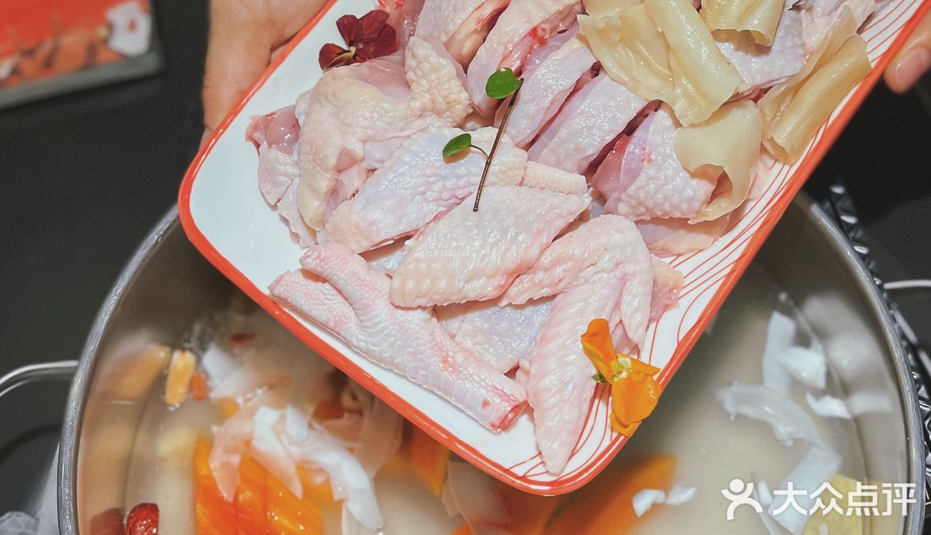 佛山探店｜秋冬滋润养颜首选花胶椰子鸡！