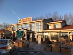 -窦店服务区-停车场