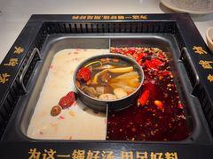 -老牌坊云南鱼豆花火锅(哈西万达店)