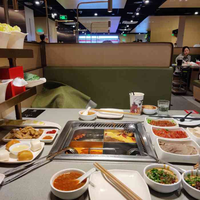 海底捞火锅(摩天活力城店)-"第一次来长春～我们八个人来了海底捞服务