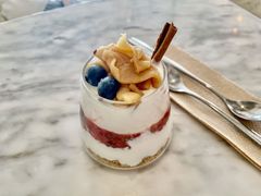 野莓核桃蜂蜜希腊酸奶-The Rug Cafe(王府中环店)