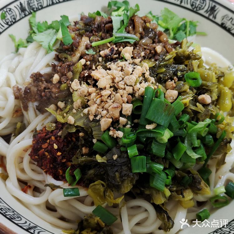 打工人的快乐，一碗给力的成都担担面