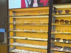 -优医视平价眼镜蔡司依视路折扣工厂店(十里堡店)