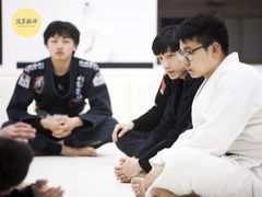 -菠萝格斗巴西柔术训练馆