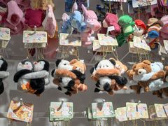 -名创优品(北京新中关购物中心地铁层店)