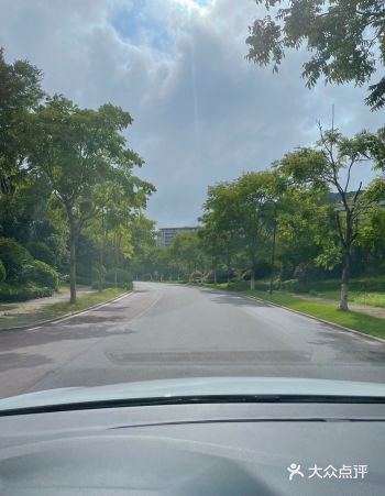 从杭州出发，下着大雨️，五个小时才到，到了舟山普陀还