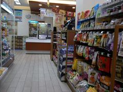 -全家便利店(洛川东路店)